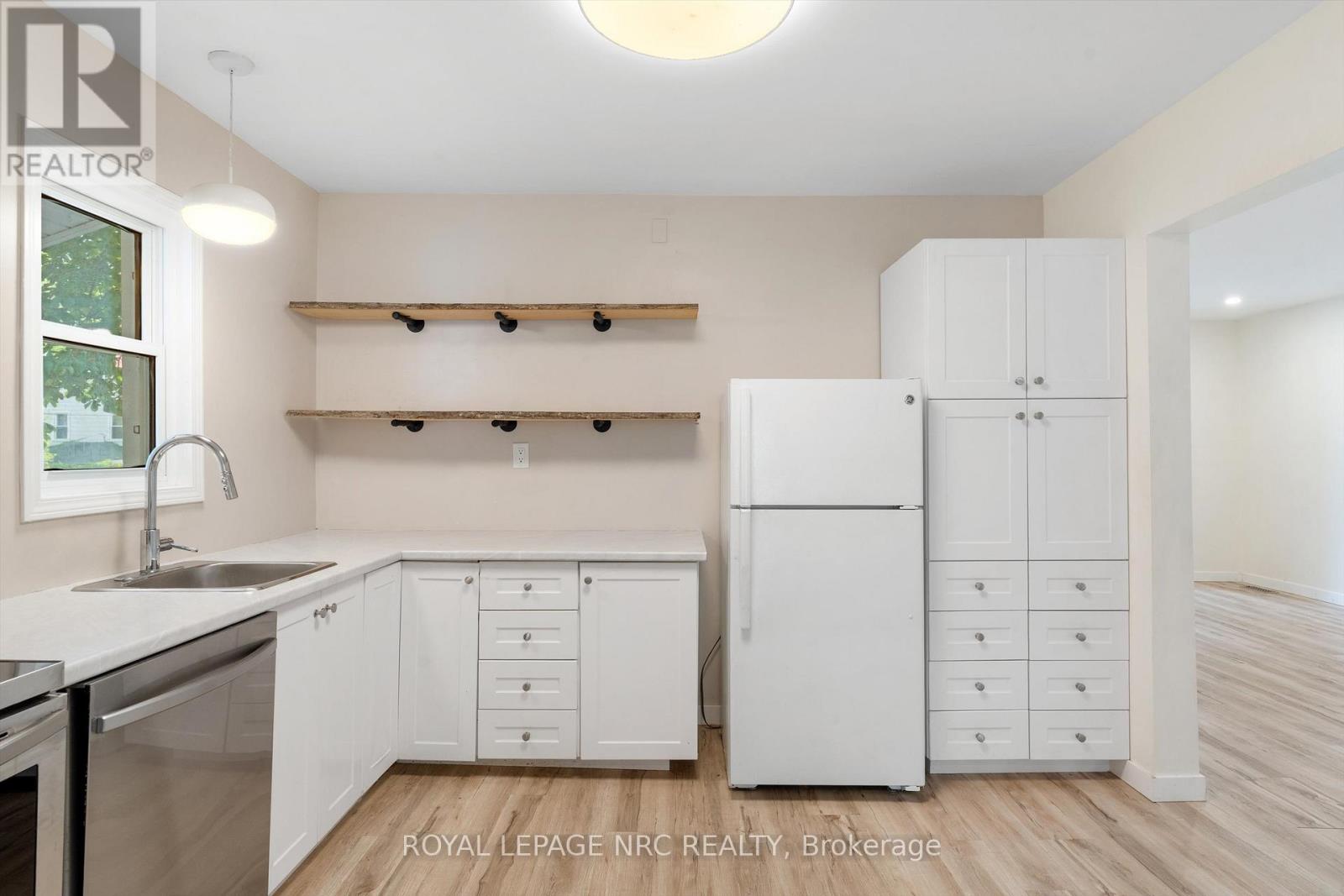 27 Maplecrest Avenue, St. Catharines (Burleigh Hill), Ontario  L2T 1A7 - Photo 18 - X12434173
