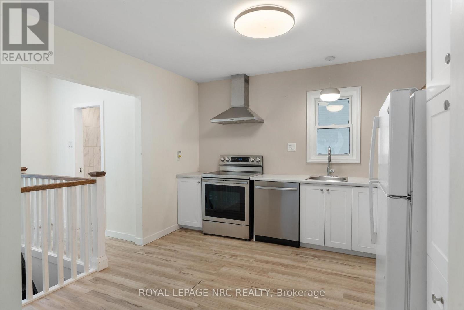 27 Maplecrest Avenue, St. Catharines (Burleigh Hill), Ontario  L2T 1A7 - Photo 19 - X12434173