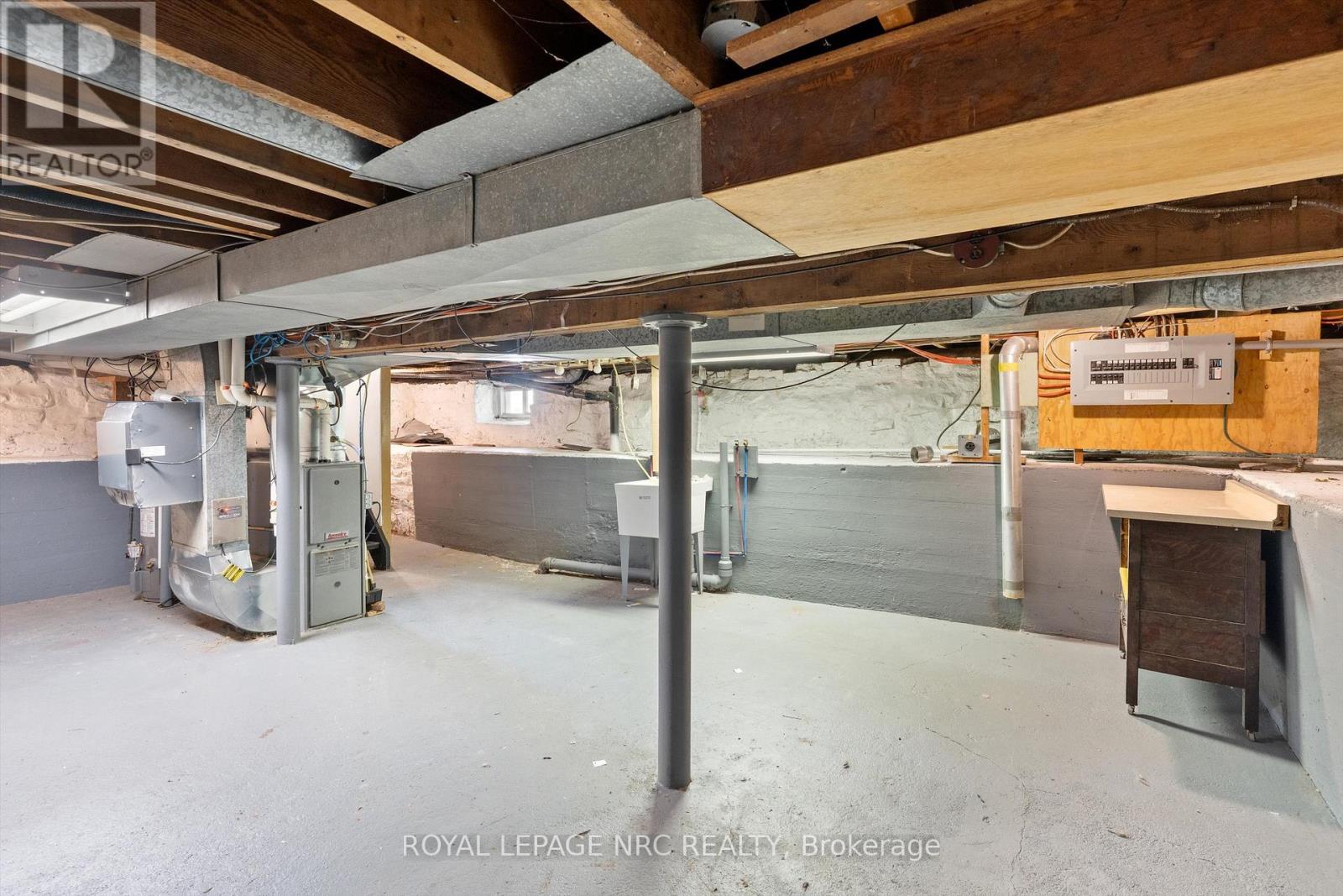 27 Maplecrest Avenue, St. Catharines (Burleigh Hill), Ontario  L2T 1A7 - Photo 30 - X12434173