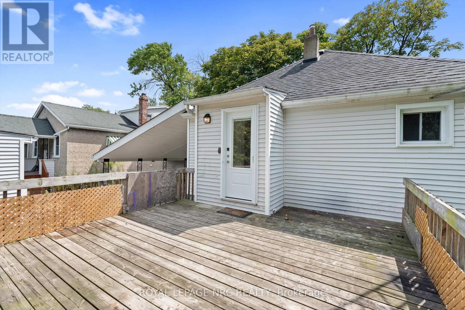 27 Maplecrest Avenue, St. Catharines (Burleigh Hill), Ontario  L2T 1A7 - Photo 32 - X12434173