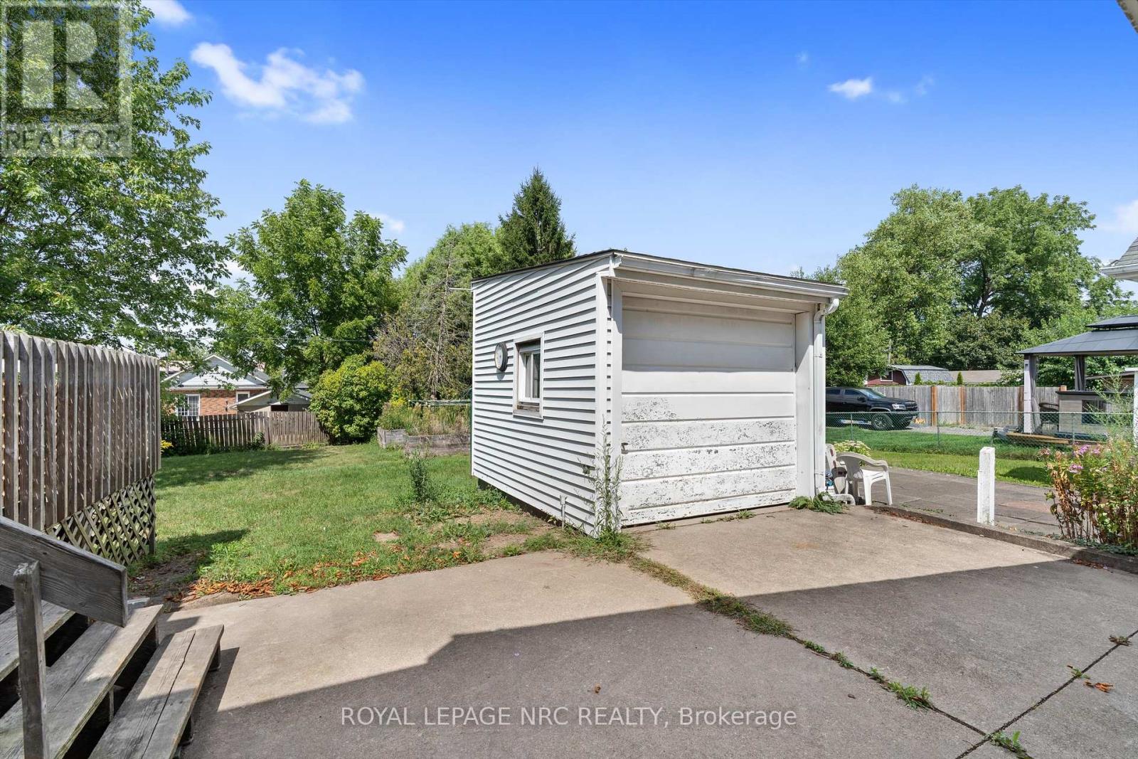 27 Maplecrest Avenue, St. Catharines (Burleigh Hill), Ontario  L2T 1A7 - Photo 33 - X12434173