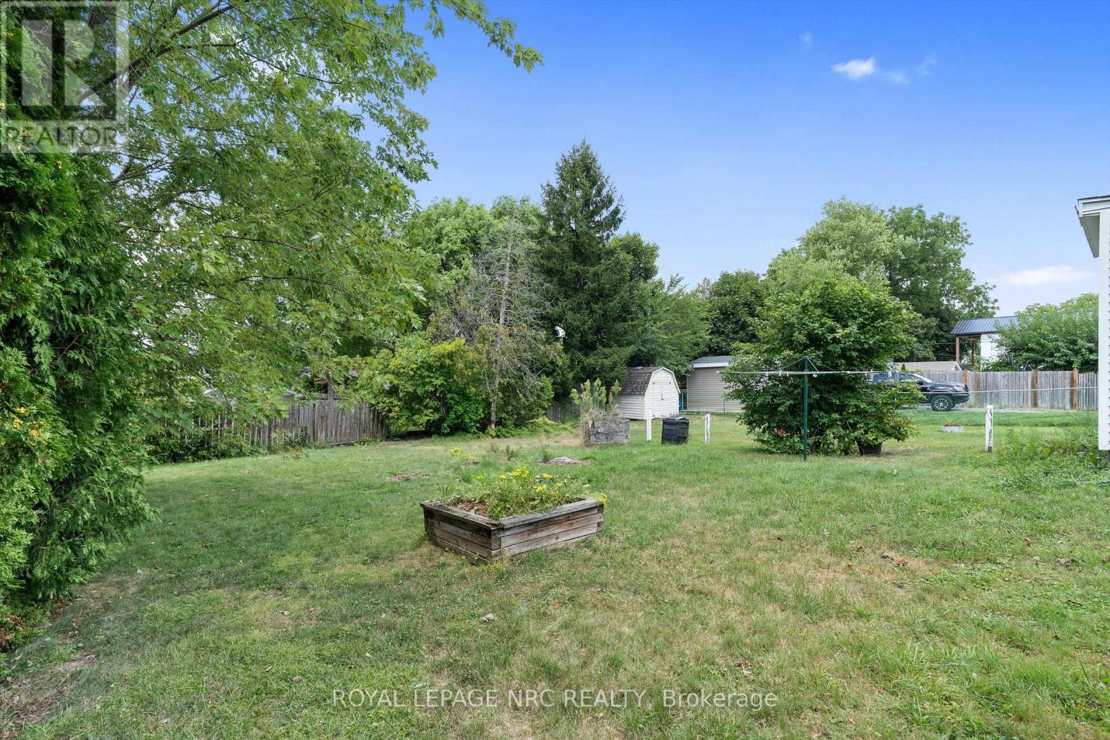 27 Maplecrest Avenue, St. Catharines (Burleigh Hill), Ontario  L2T 1A7 - Photo 36 - X12434173