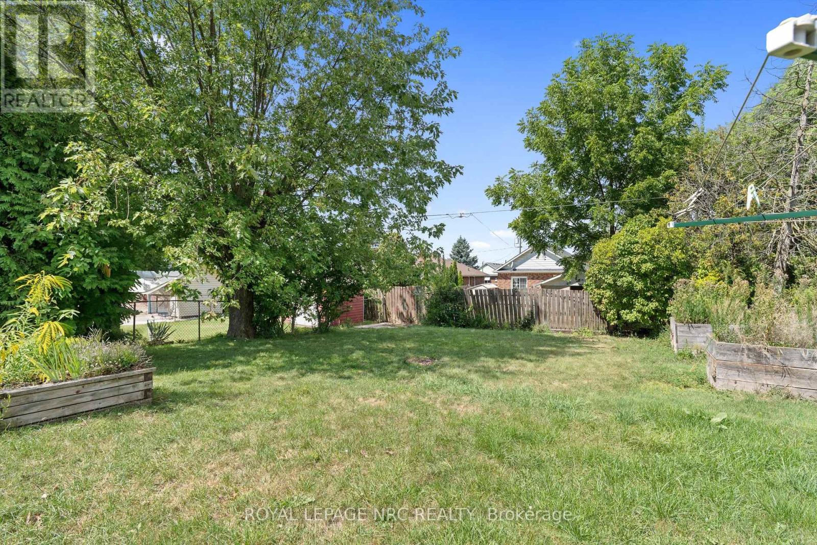 27 Maplecrest Avenue, St. Catharines (Burleigh Hill), Ontario  L2T 1A7 - Photo 38 - X12434173
