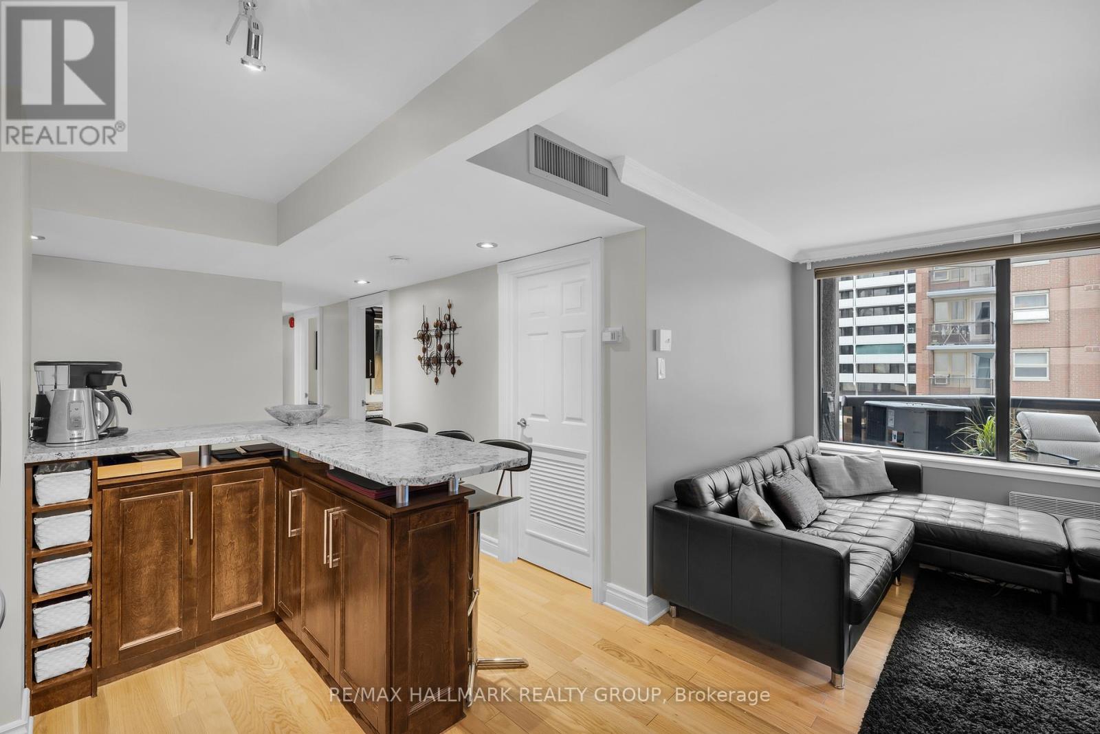 402 - 470 Laurier Avenue W, Ottawa, Ontario  K1R 7W9 - Photo 10 - X12434106