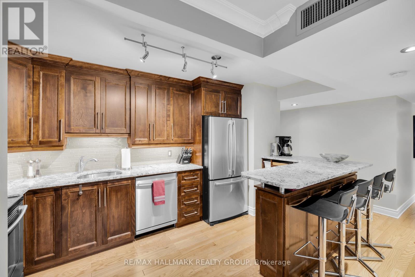 402 - 470 Laurier Avenue W, Ottawa, Ontario  K1R 7W9 - Photo 11 - X12434106