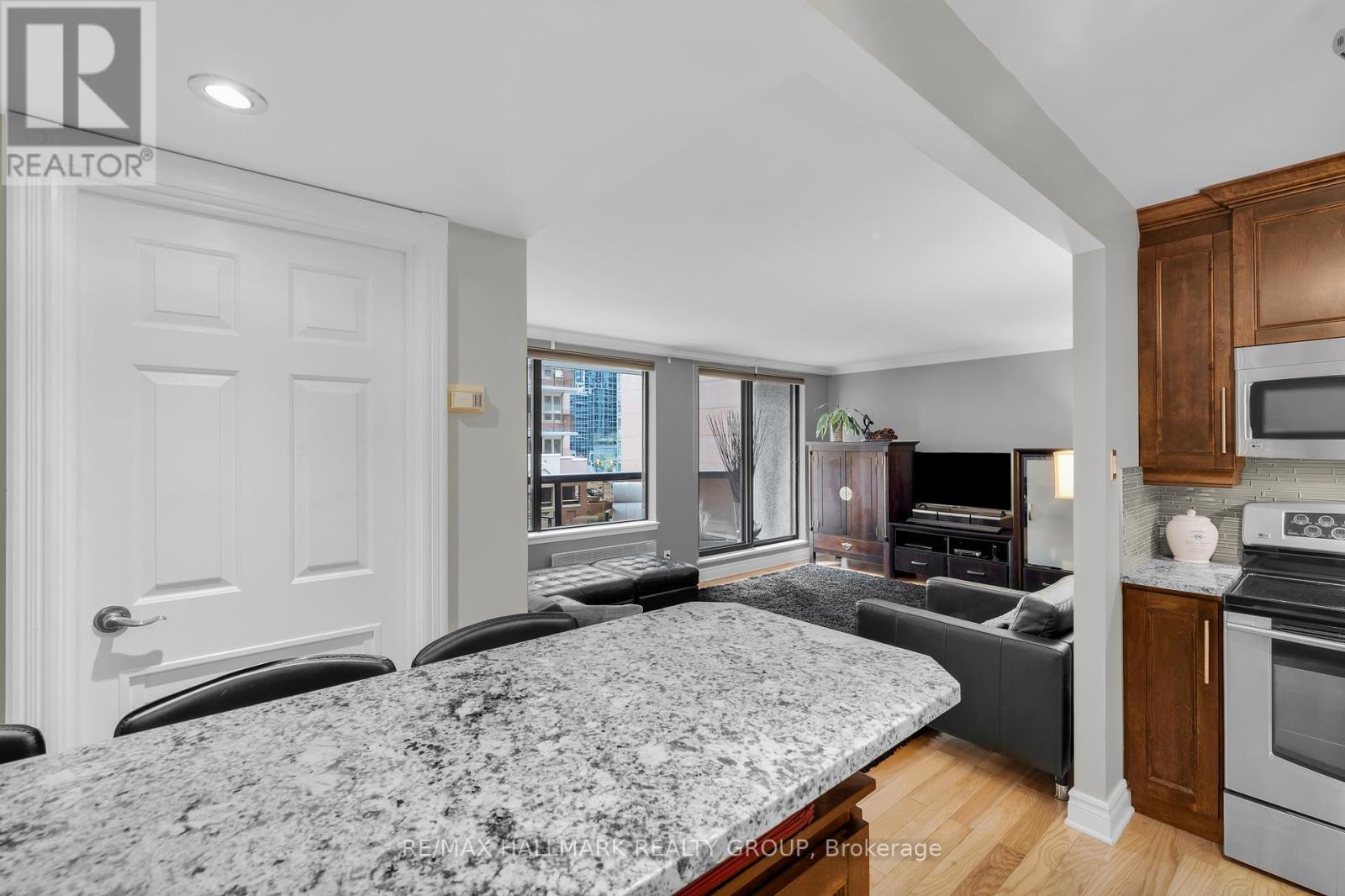 402 - 470 Laurier Avenue W, Ottawa, Ontario  K1R 7W9 - Photo 15 - X12434106