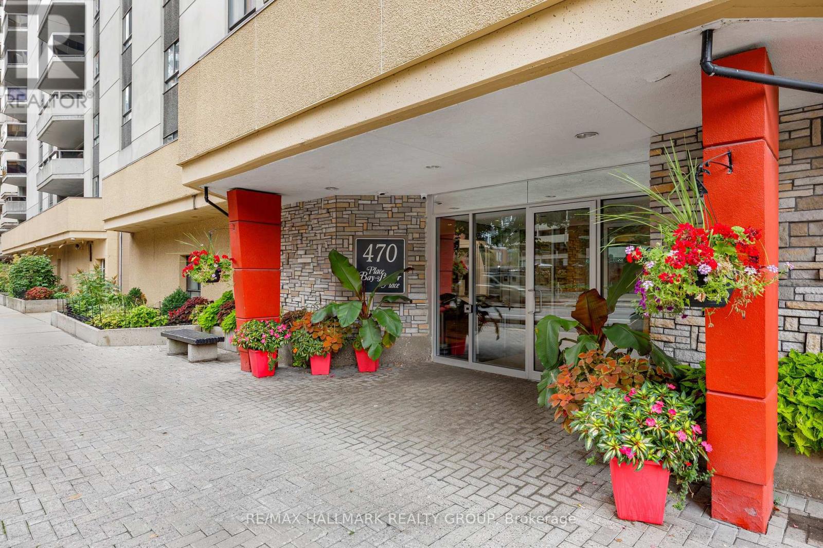402 - 470 Laurier Avenue W, Ottawa, Ontario  K1R 7W9 - Photo 3 - X12434106
