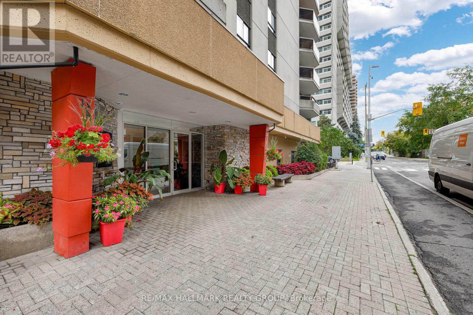 402 - 470 Laurier Avenue W, Ottawa, Ontario  K1R 7W9 - Photo 4 - X12434106