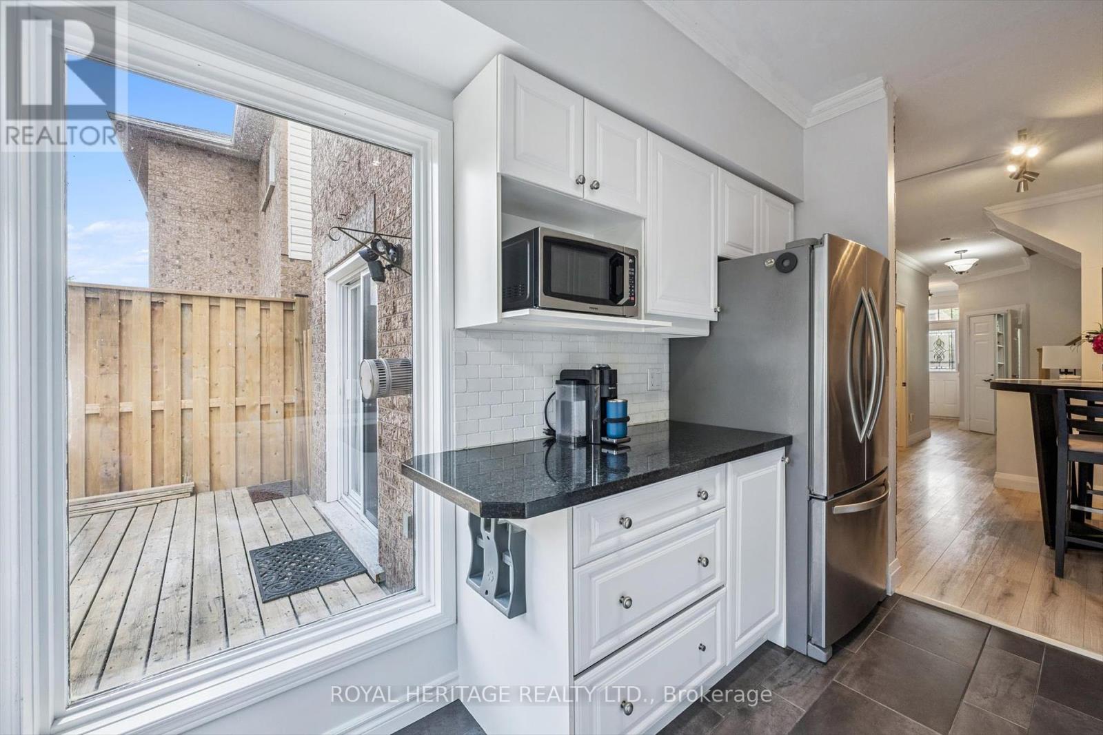 2381 Dalebrook Drive, Oakville, Ontario  L6H 6K4 - Photo 11 - W12433882