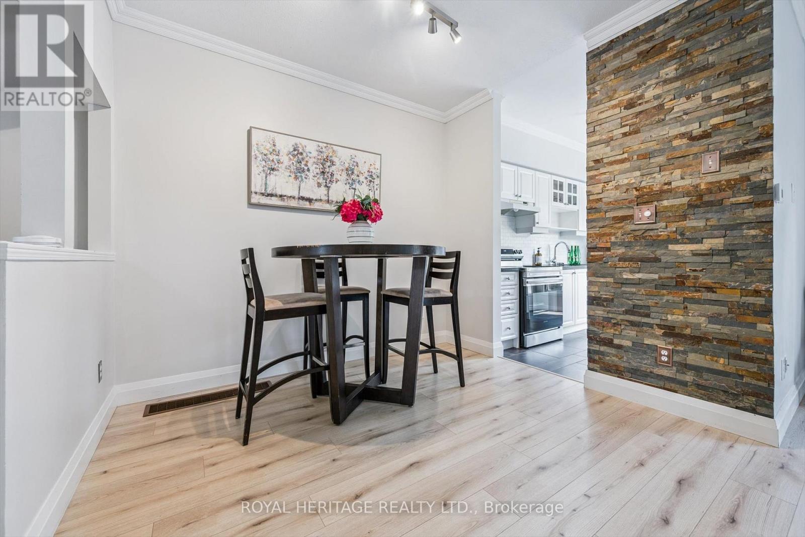 2381 Dalebrook Drive, Oakville, Ontario  L6H 6K4 - Photo 12 - W12433882