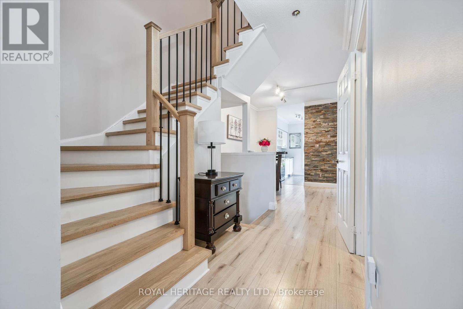 2381 Dalebrook Drive, Oakville, Ontario  L6H 6K4 - Photo 18 - W12433882