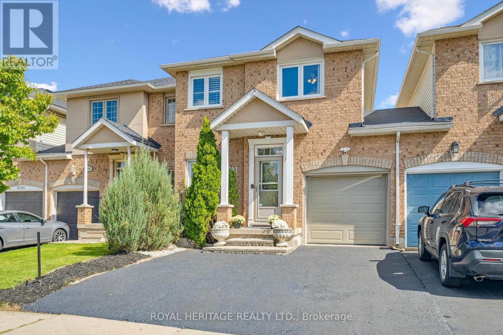 2381 Dalebrook Drive, Oakville, Ontario  L6H 6K4 - Photo 2 - W12433882