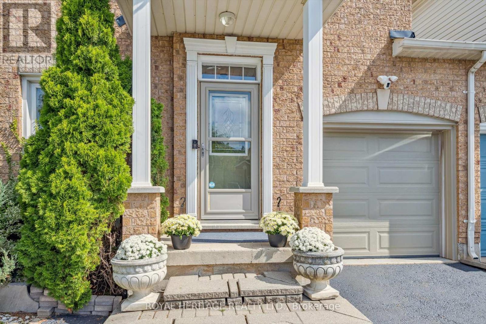 2381 Dalebrook Drive, Oakville, Ontario  L6H 6K4 - Photo 4 - W12433882