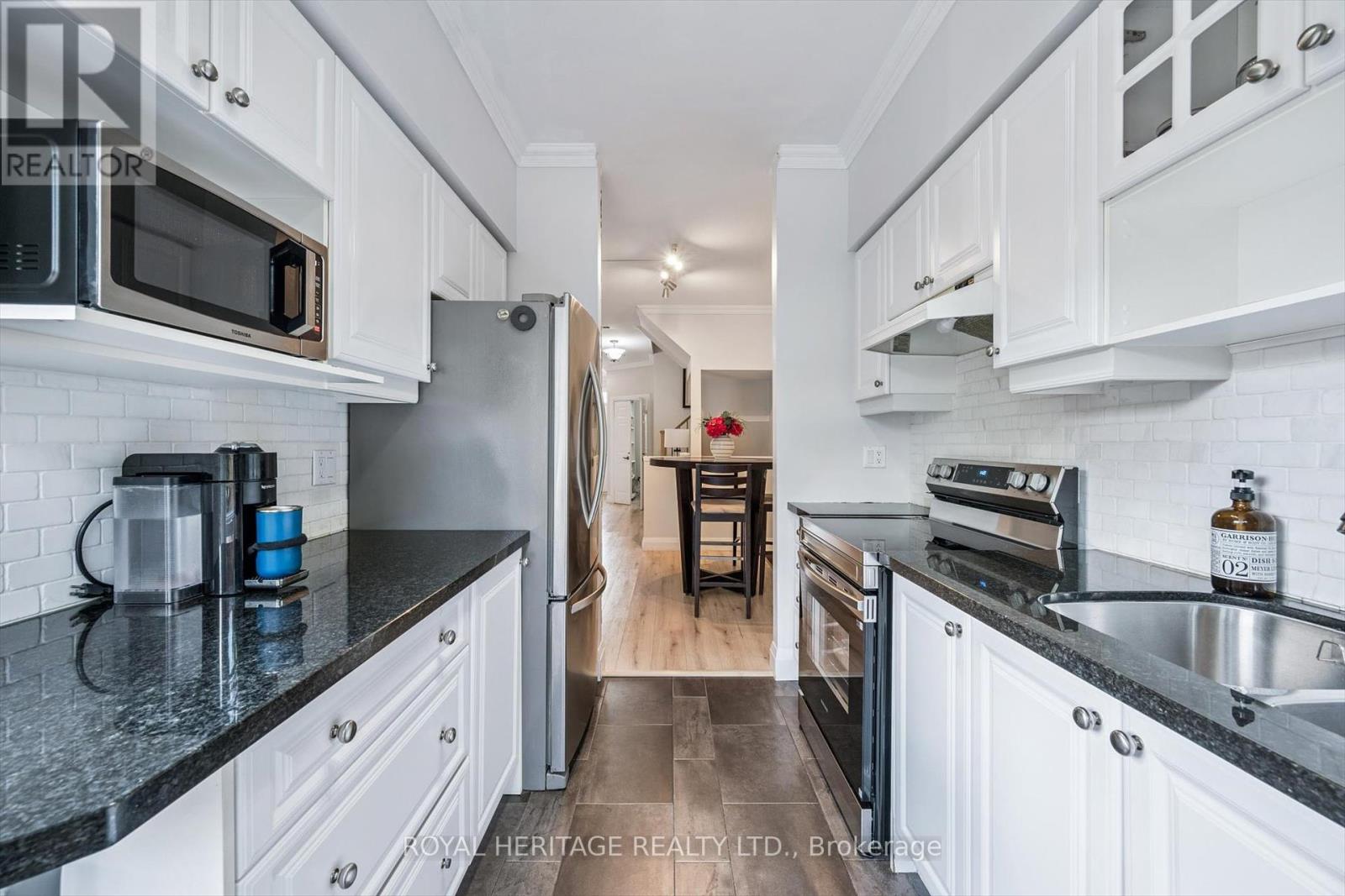 2381 Dalebrook Drive, Oakville, Ontario  L6H 6K4 - Photo 8 - W12433882