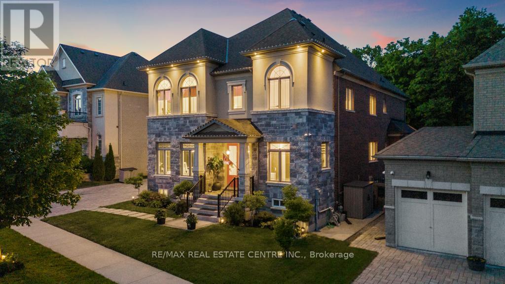 10 Crown Forest Court, Brampton, Ontario  L6Y 2Y5 - Photo 2 - W12433885