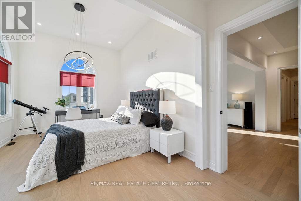 10 Crown Forest Court, Brampton, Ontario  L6Y 2Y5 - Photo 33 - W12433885