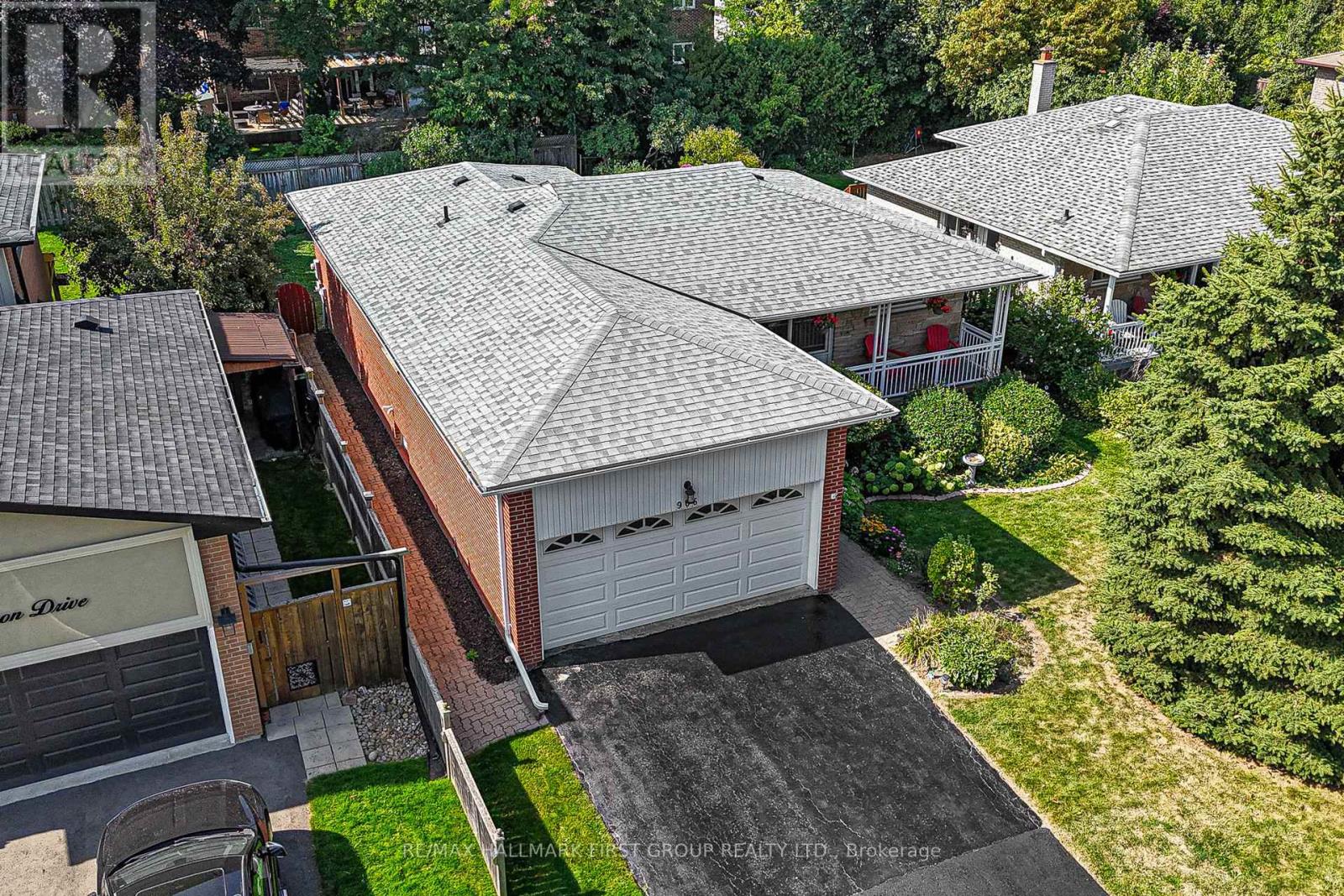 905 Lexicon Drive, Mississauga, Ontario  L4Y 2P9 - Photo 2 - W12433962