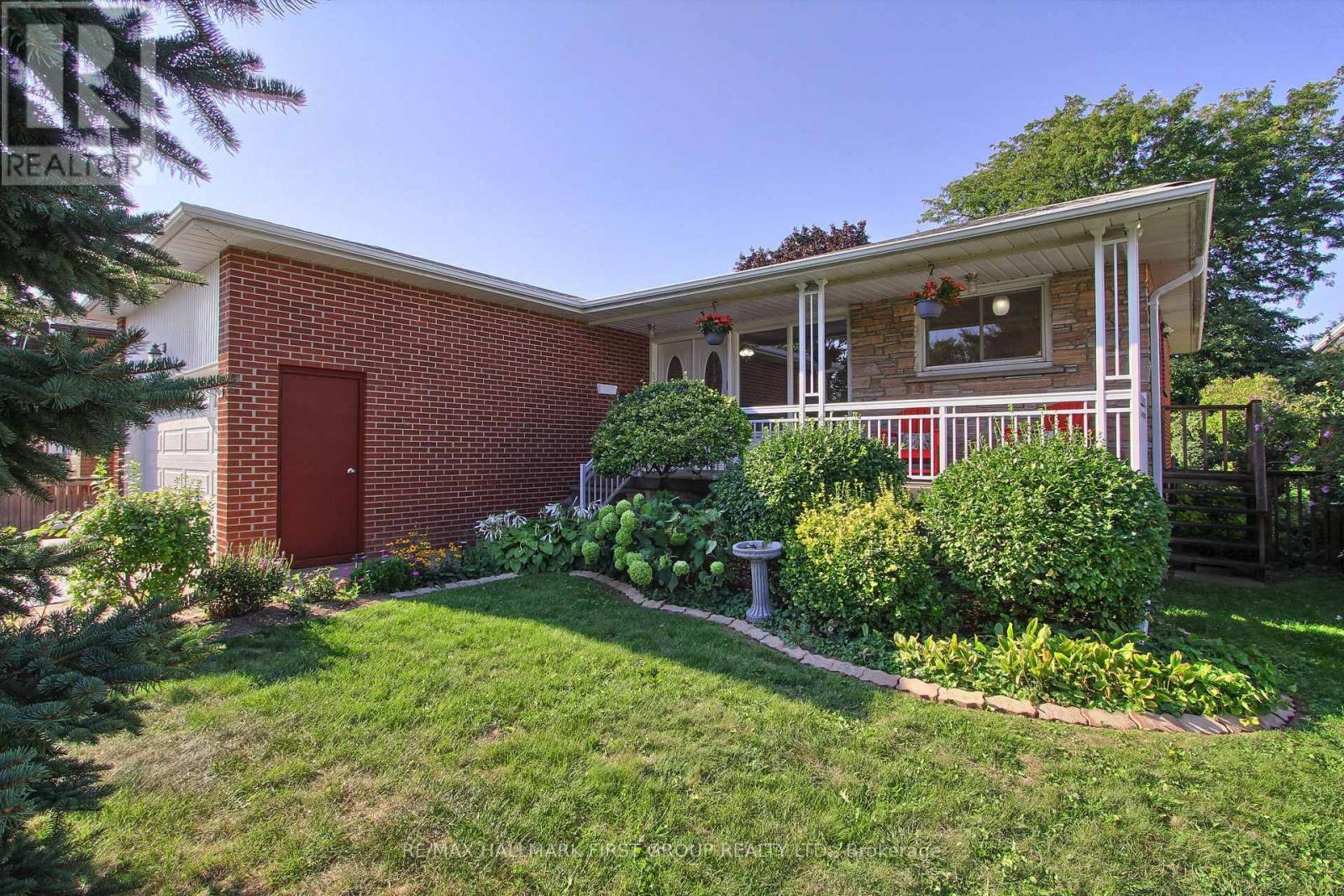 905 Lexicon Drive, Mississauga, Ontario  L4Y 2P9 - Photo 4 - W12433962