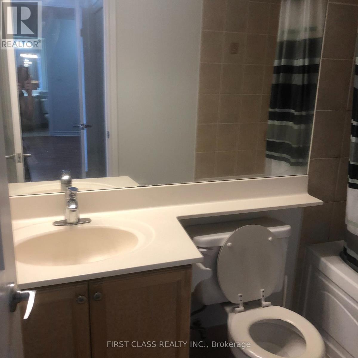 1612 - 3880 Duke Of York Boulevard, Mississauga, Ontario  L5B 4M7 - Photo 17 - W12433976