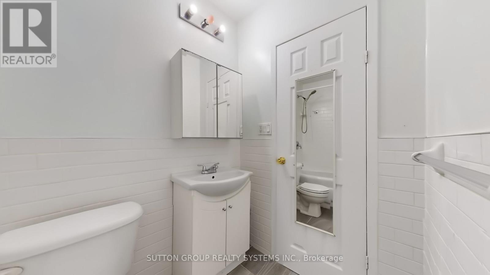 128 Northland Avenue, Toronto, Ontario  M6N 2E2 - Photo 17 - W12433984