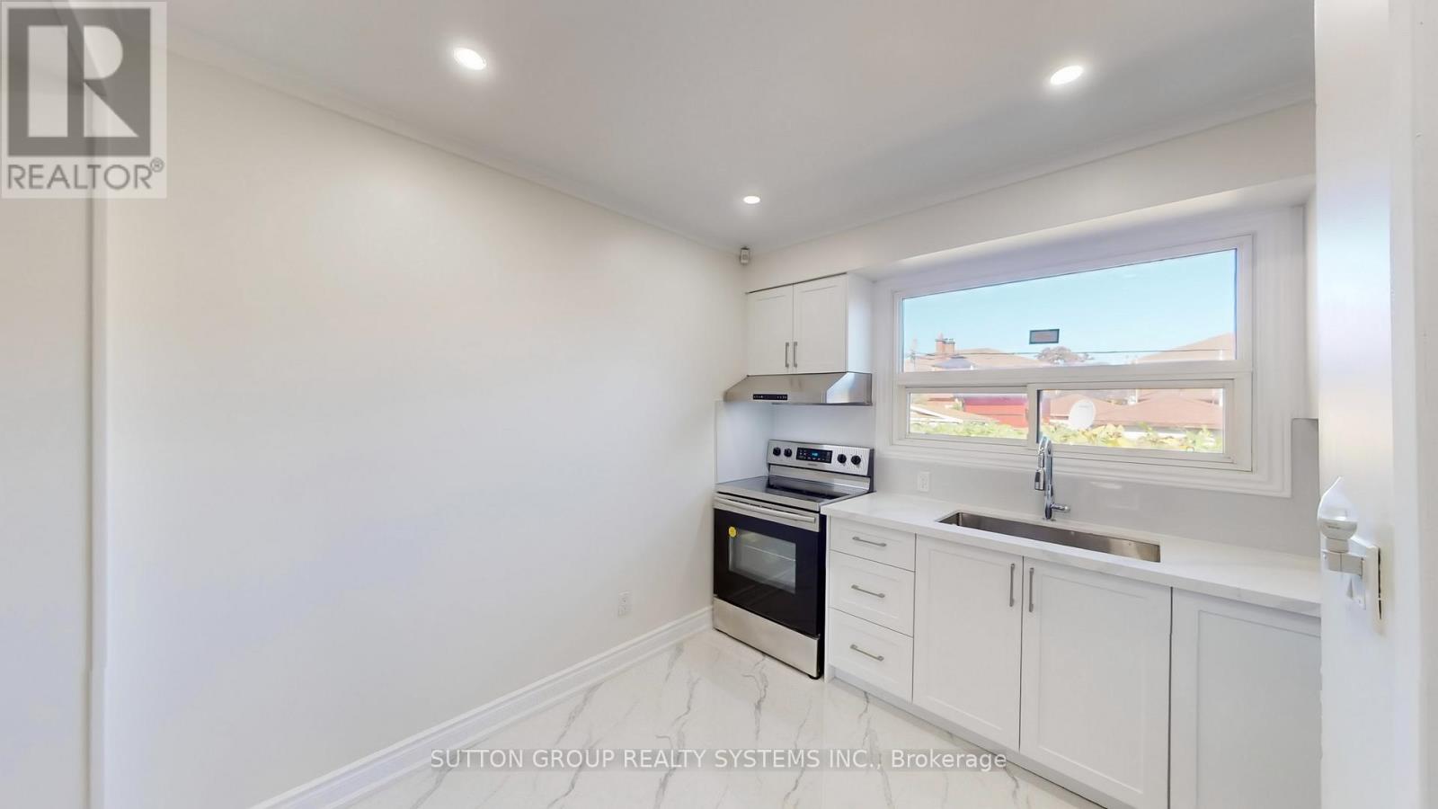 128 Northland Avenue, Toronto, Ontario  M6N 2E2 - Photo 7 - W12433984