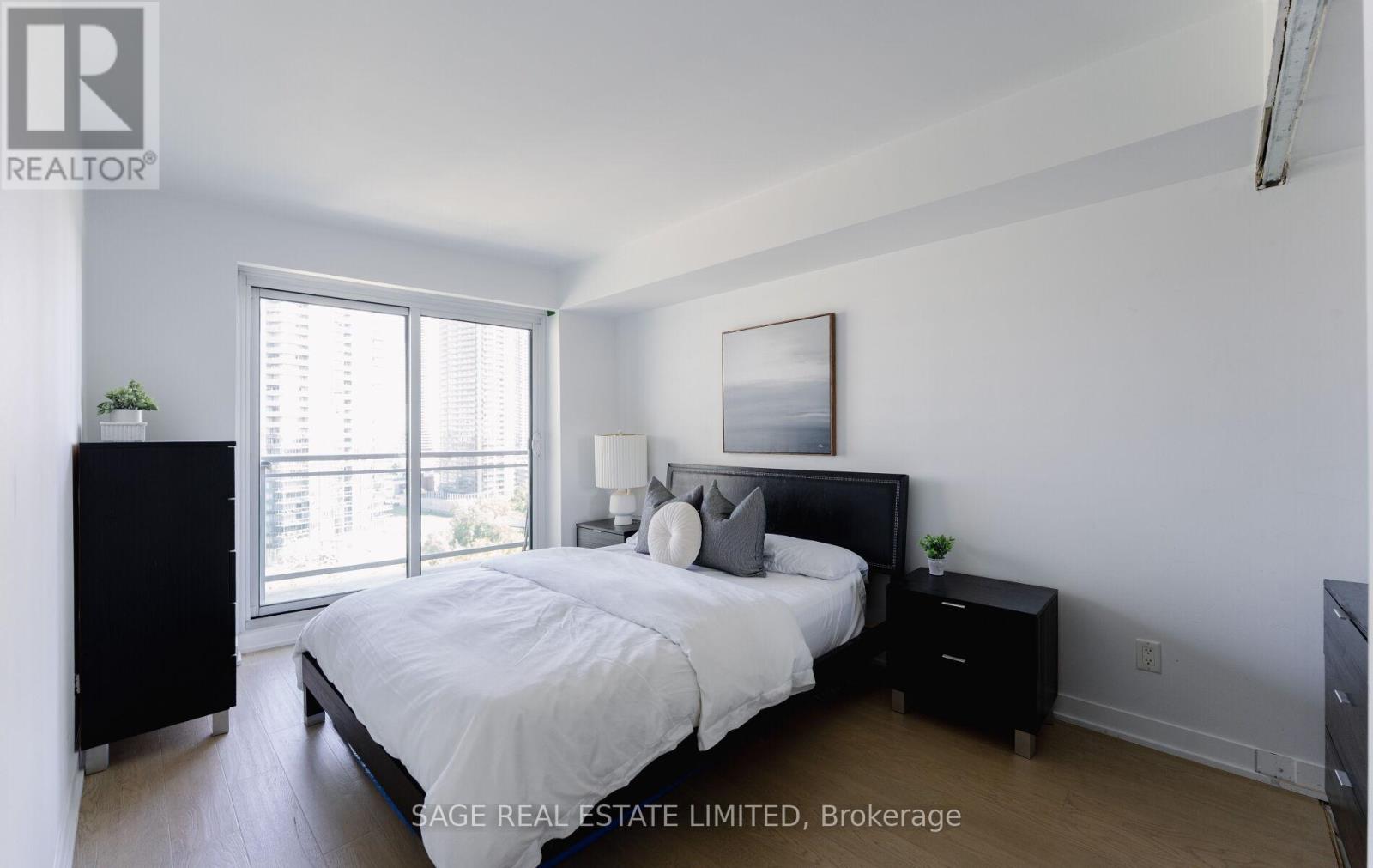 1202 - 155 Legion Road N, Toronto, Ontario  M8Y 0A7 - Photo 12 - W12434027