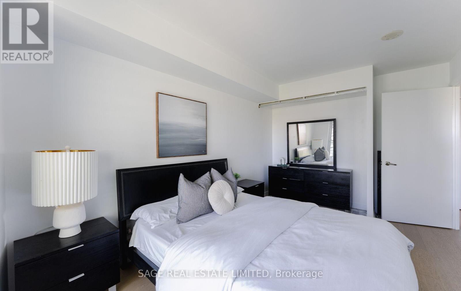 1202 - 155 Legion Road N, Toronto, Ontario  M8Y 0A7 - Photo 13 - W12434027