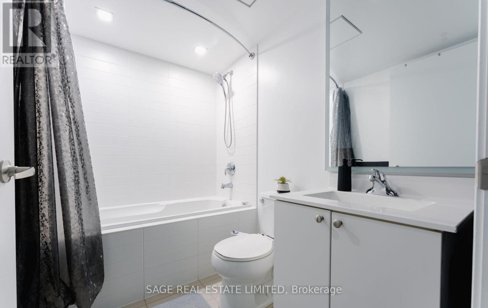 1202 - 155 Legion Road N, Toronto, Ontario  M8Y 0A7 - Photo 14 - W12434027