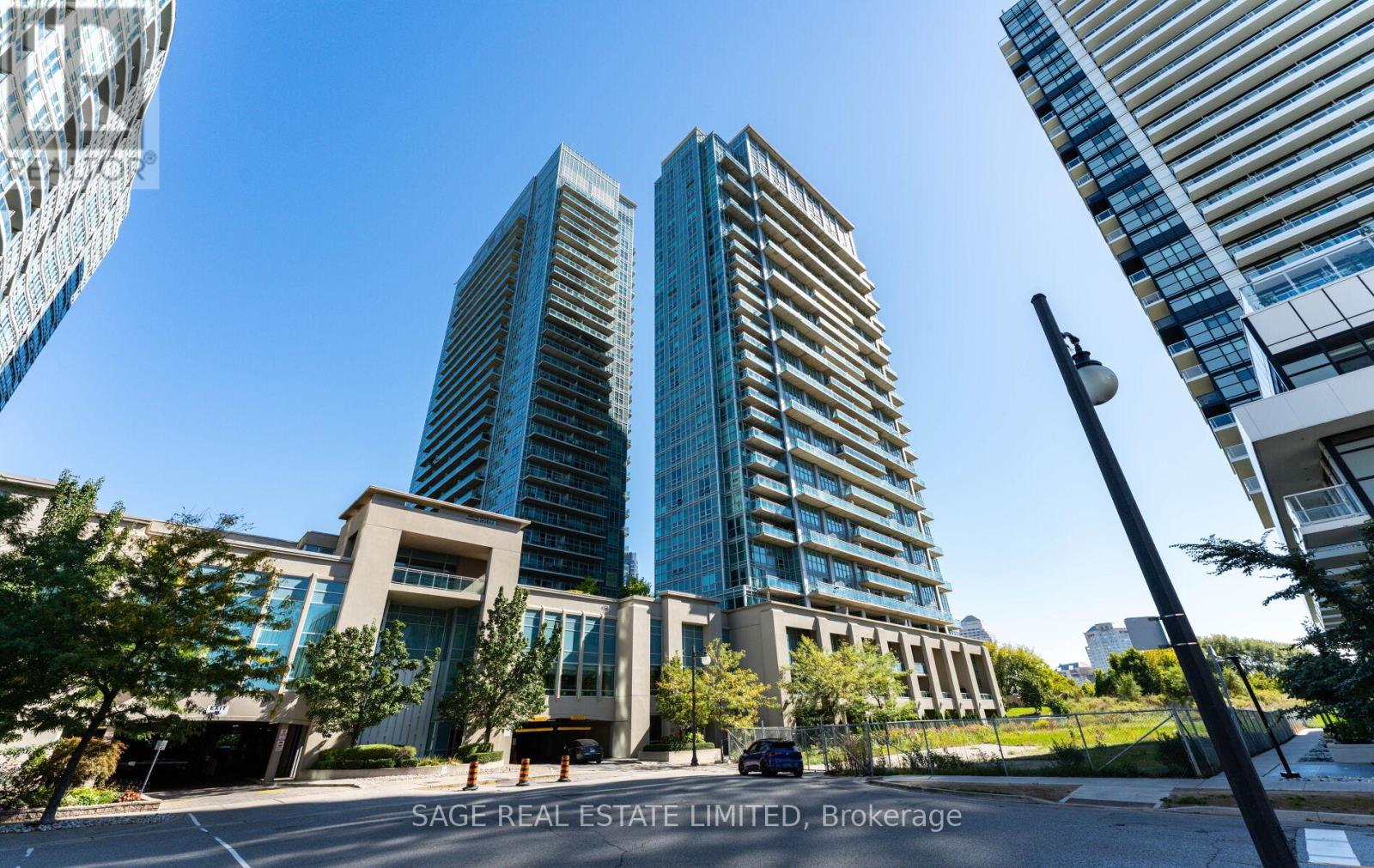 1202 - 155 Legion Road N, Toronto, Ontario  M8Y 0A7 - Photo 2 - W12434027