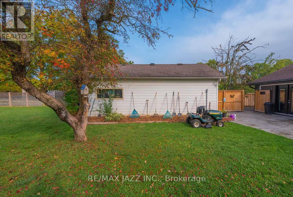 54 Virginia Boulevard, Georgina, Ontario  L0E 1N0 - Photo 5 - N12434153