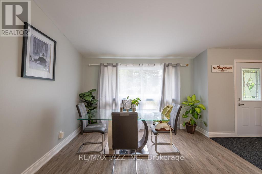 54 Virginia Boulevard, Georgina, Ontario  L0E 1N0 - Photo 11 - N12434153