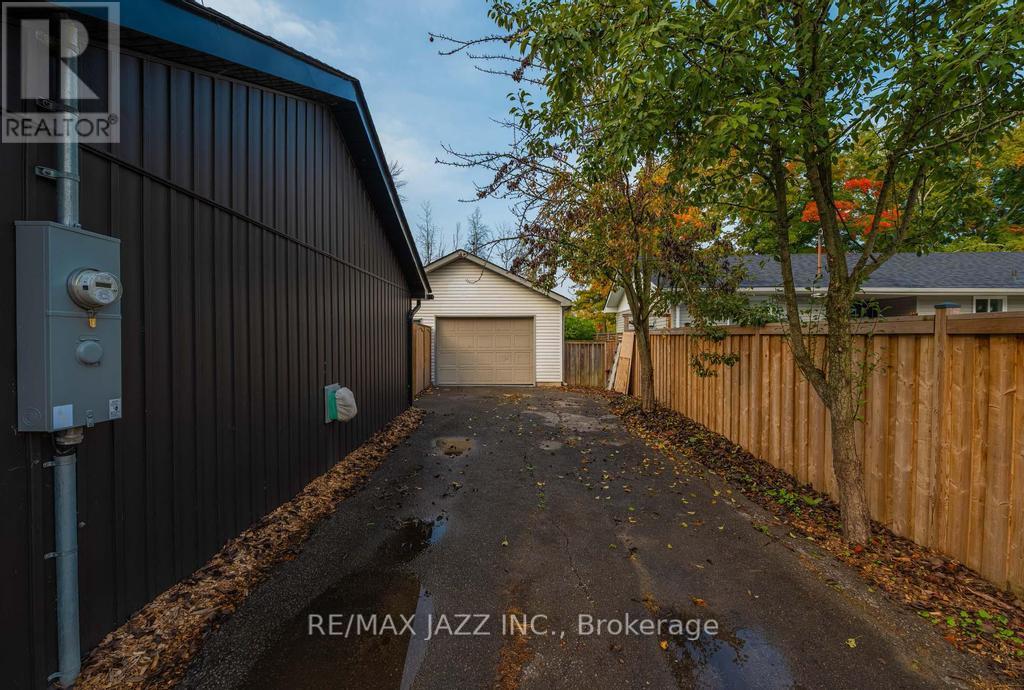 54 Virginia Boulevard, Georgina, Ontario  L0E 1N0 - Photo 2 - N12434153