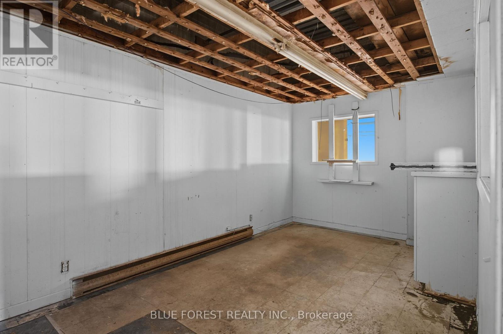 22436 Pioneer Line, West Elgin, Ontario  N0L 2C0 - Photo 11 - X12434075