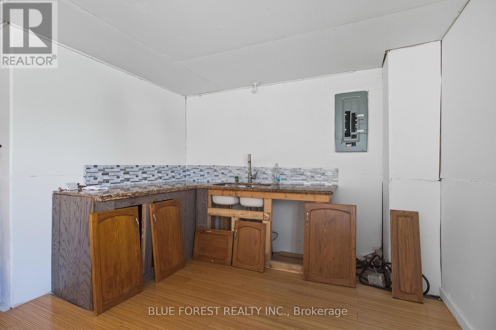 22436 Pioneer Line, West Elgin, Ontario  N0L 2C0 - Photo 20 - X12434075