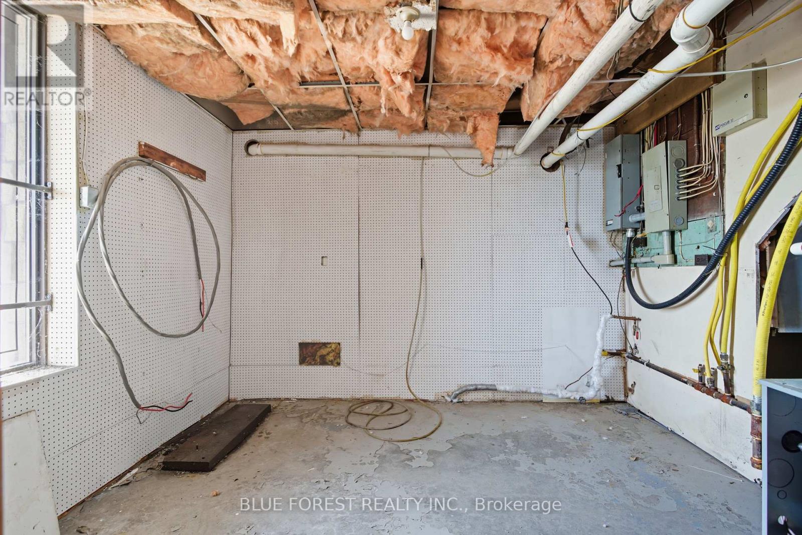22436 Pioneer Line, West Elgin, Ontario  N0L 2C0 - Photo 8 - X12434075