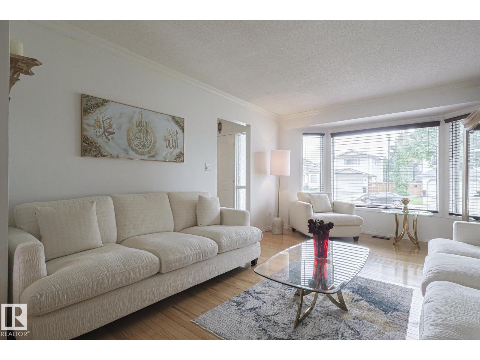 12 Elsinore Pl Nw, Edmonton, Alberta  T5X 5W3 - Photo 4 - E4460059