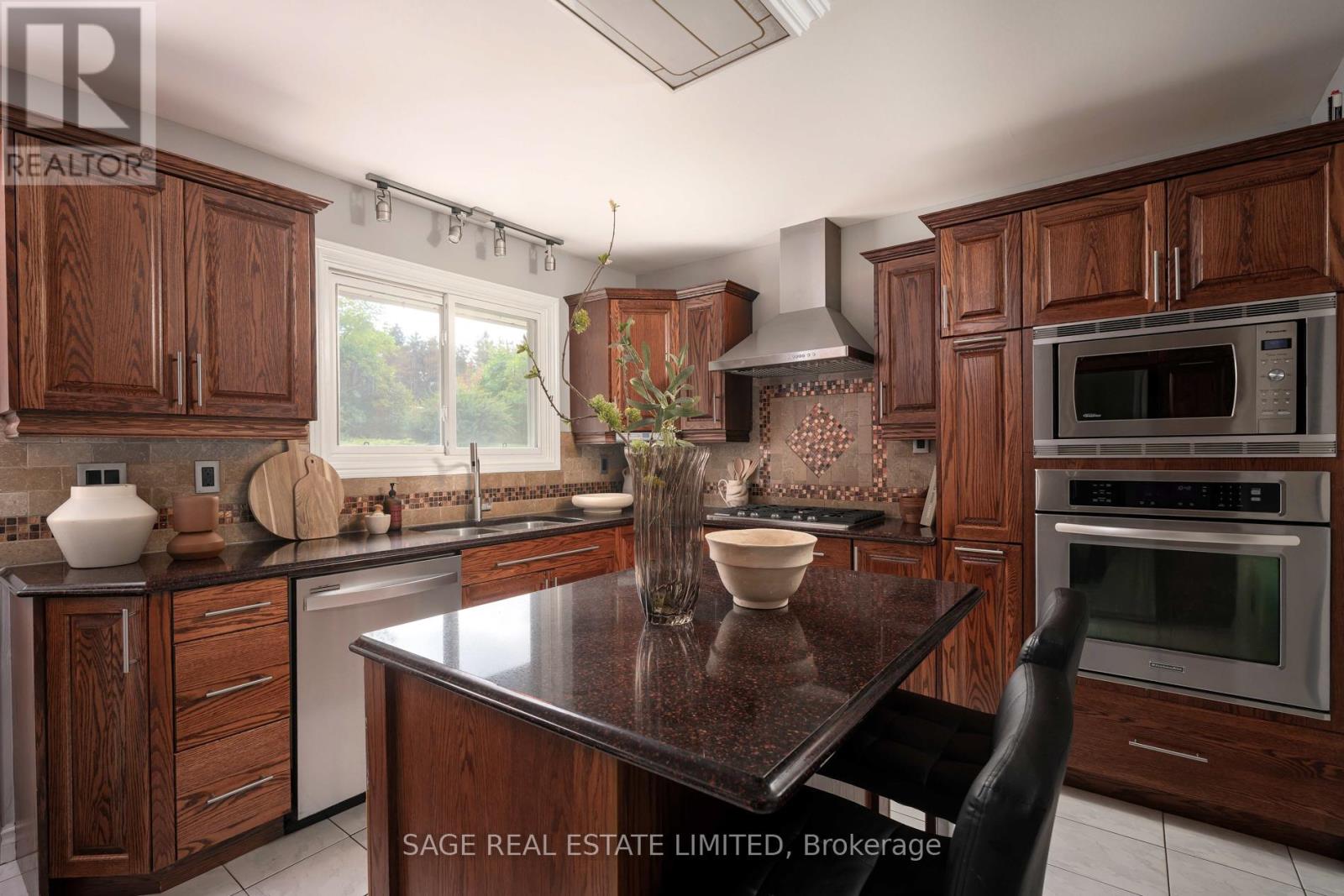 41 Douglas Crescent, Erin, Ontario  N0B 1Z0 - Photo 12 - X12433993