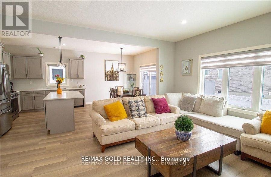 92 Middleton Avenue, London South, Ontario  N6L 1K3 - Photo 11 - X12434006