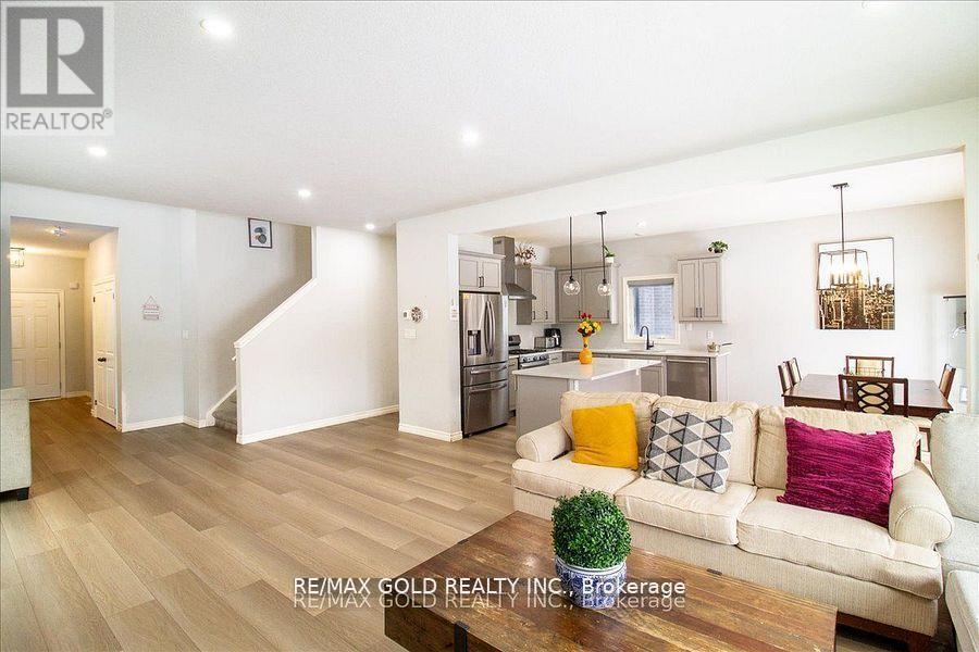 92 Middleton Avenue, London South, Ontario  N6L 1K3 - Photo 12 - X12434006