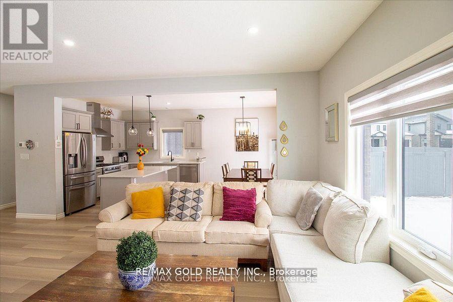 92 Middleton Avenue, London South, Ontario  N6L 1K3 - Photo 13 - X12434006