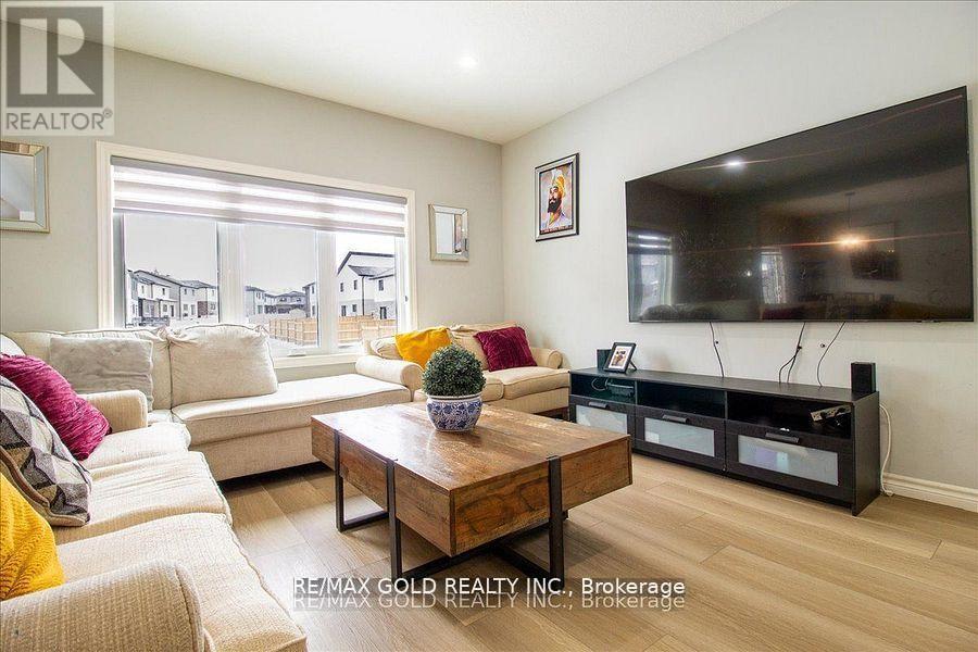 92 Middleton Avenue, London South, Ontario  N6L 1K3 - Photo 15 - X12434006