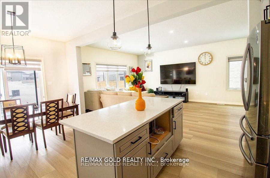 92 Middleton Avenue, London South, Ontario  N6L 1K3 - Photo 21 - X12434006