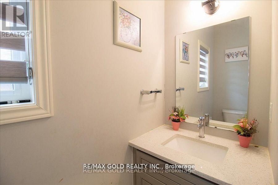 92 Middleton Avenue, London South, Ontario  N6L 1K3 - Photo 22 - X12434006