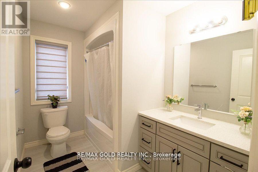 92 Middleton Avenue, London South, Ontario  N6L 1K3 - Photo 34 - X12434006