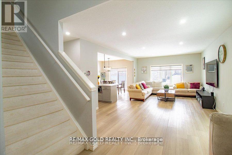 92 Middleton Avenue, London South, Ontario  N6L 1K3 - Photo 8 - X12434006