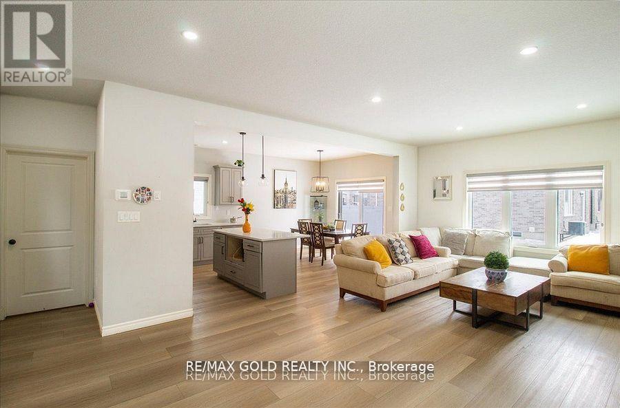 92 Middleton Avenue, London South, Ontario  N6L 1K3 - Photo 9 - X12434006