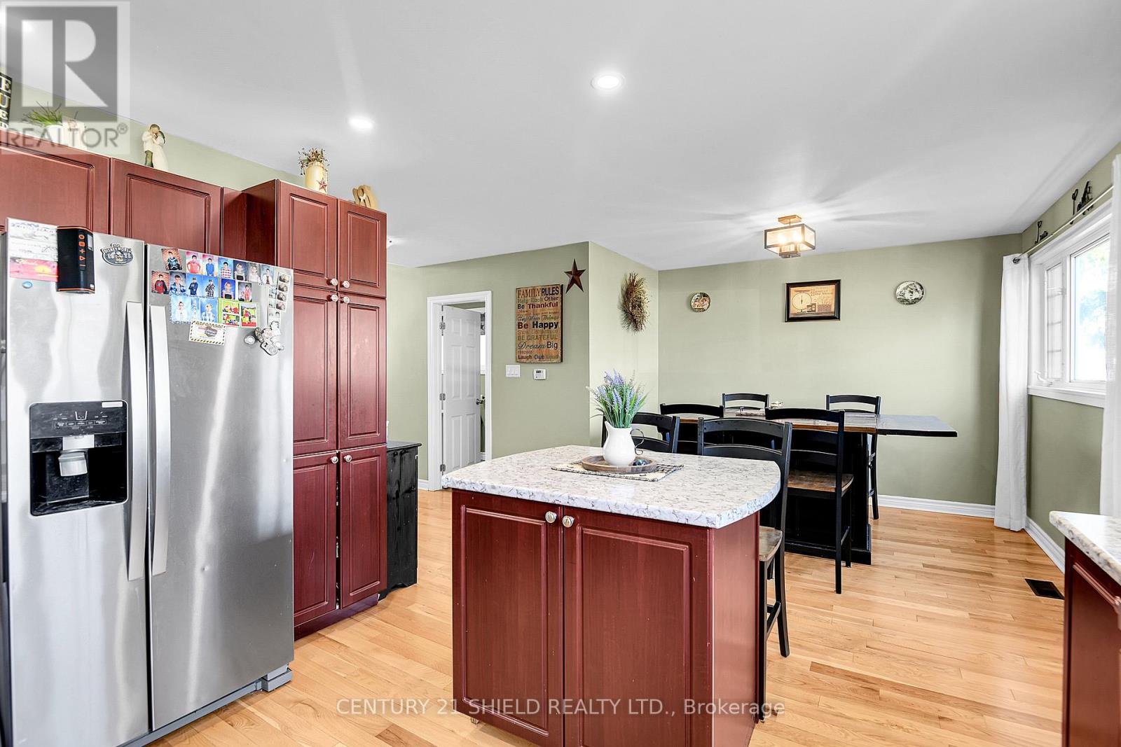 38 St Lawrence Street, South Stormont, Ontario  K0C 1M0 - Photo 10 - X12434187