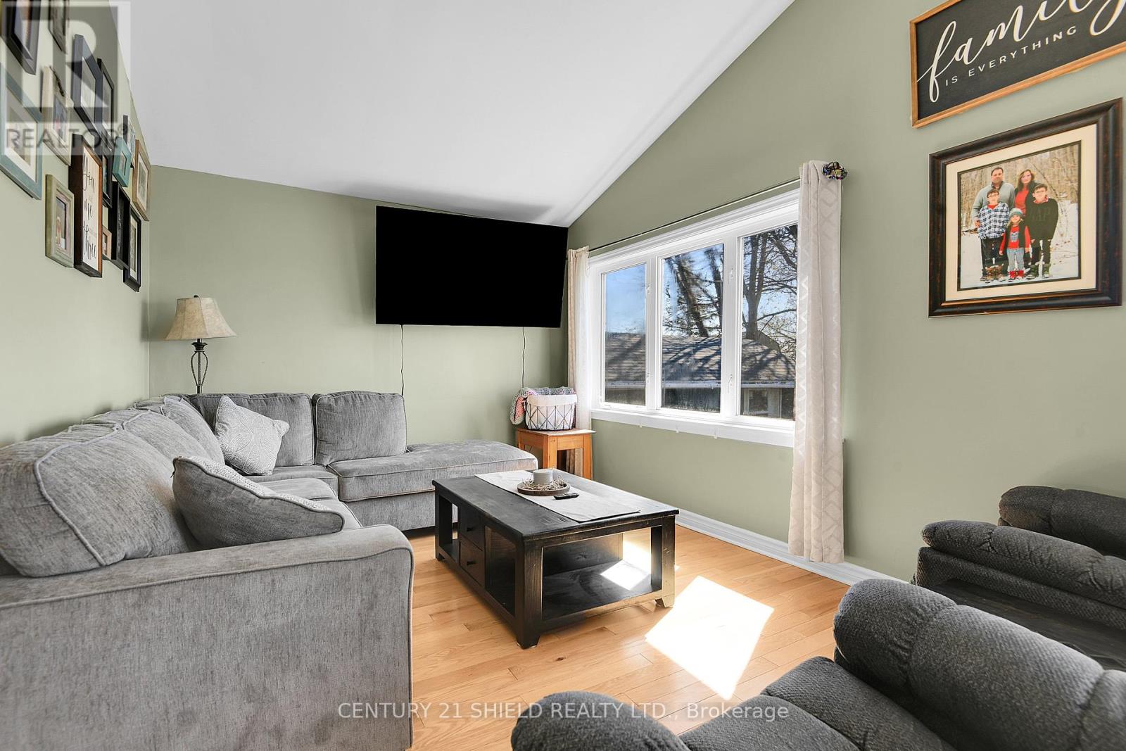 38 St Lawrence Street, South Stormont, Ontario  K0C 1M0 - Photo 14 - X12434187