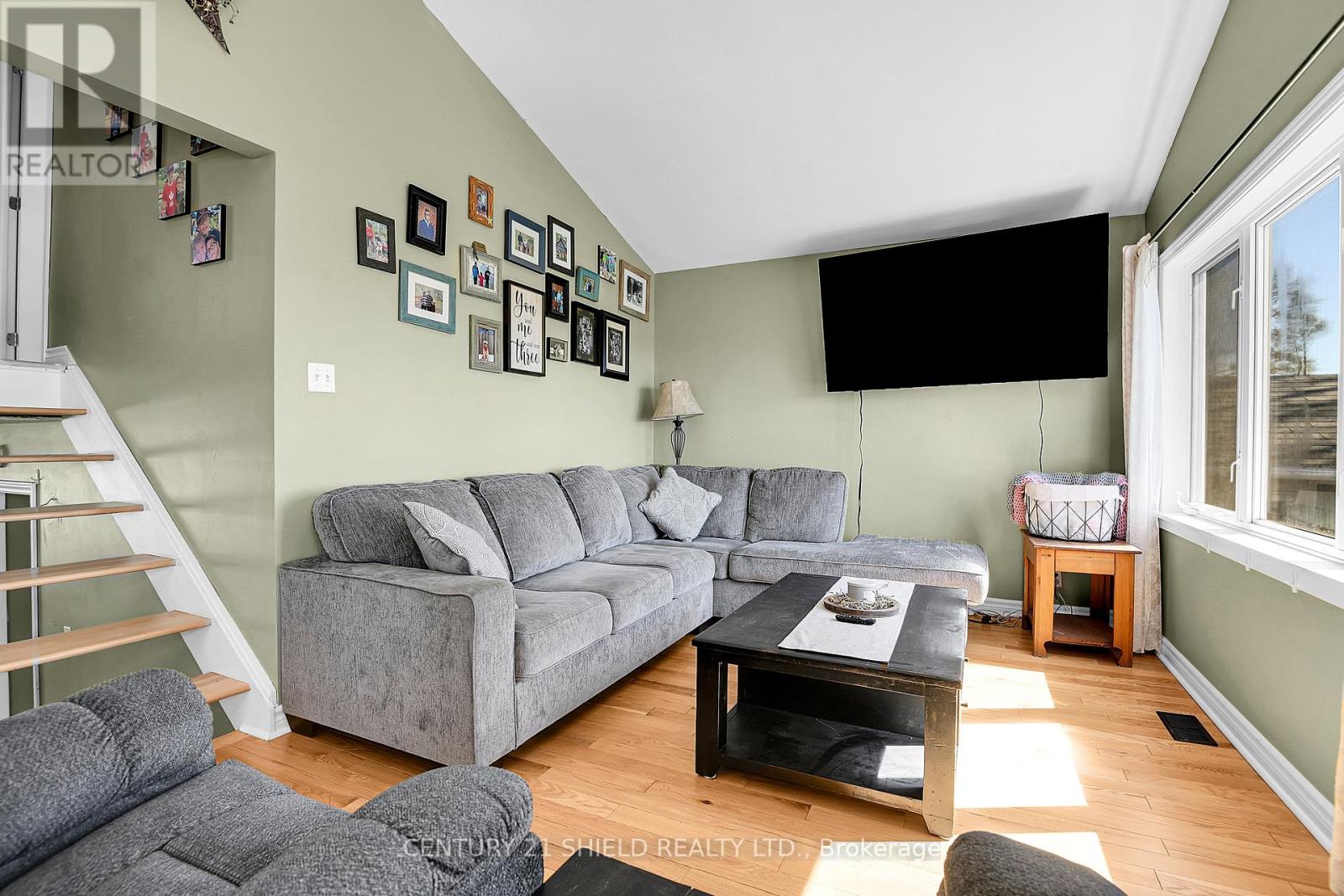 38 St Lawrence Street, South Stormont, Ontario  K0C 1M0 - Photo 15 - X12434187