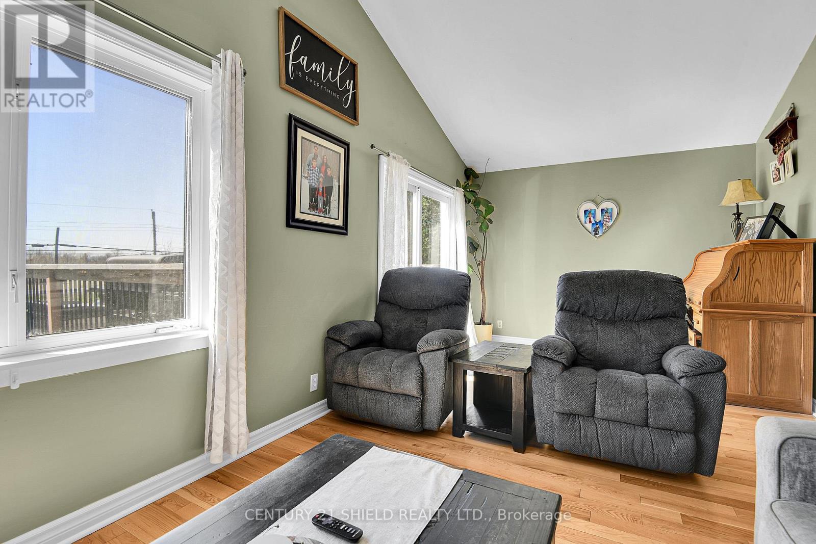 38 St Lawrence Street, South Stormont, Ontario  K0C 1M0 - Photo 16 - X12434187